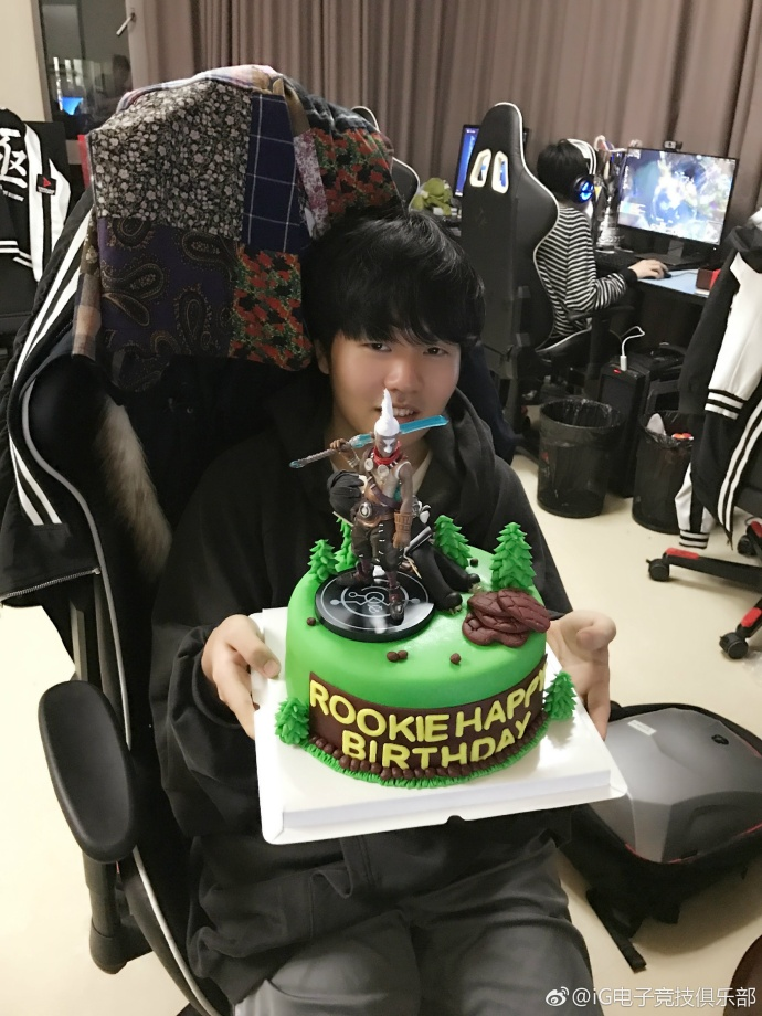关于Rookie场均17+8的内的信息